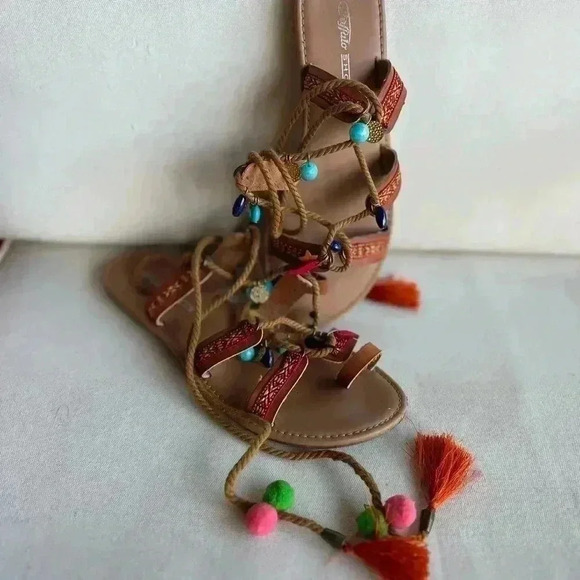 like new: Boho Summer hippie sandals with ropes and pompoms tie-up size 9 - Picture 9 of 9